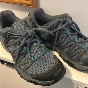 Salomon Gray and Black Athletic Shoes with Mesh Upper and Cushioning